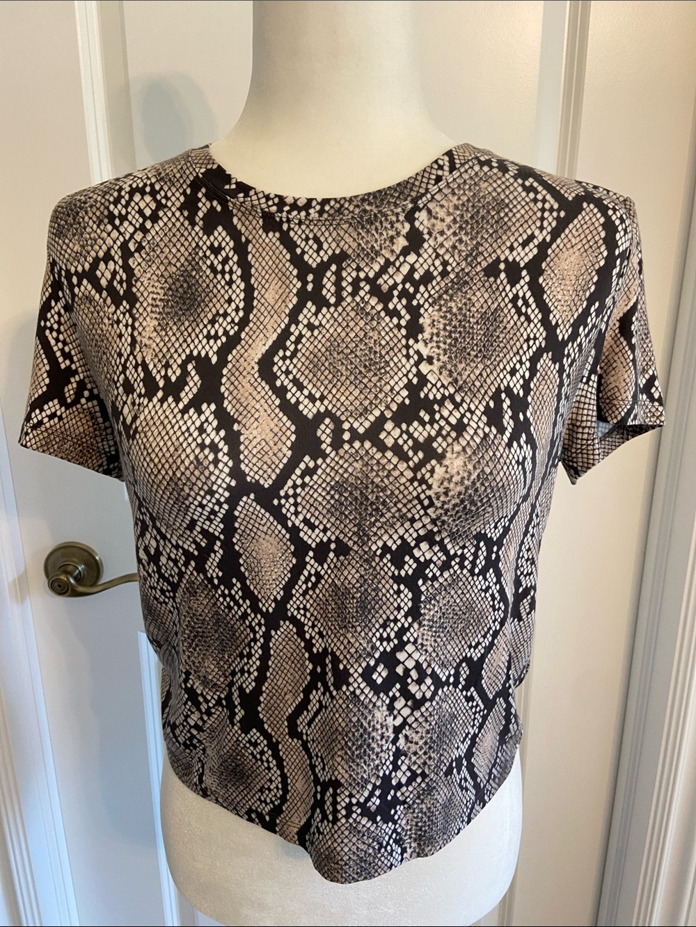 Babaton Short Sleeve Snake-Print Tee in Neutral Beige, Tan and Brown. Size med.